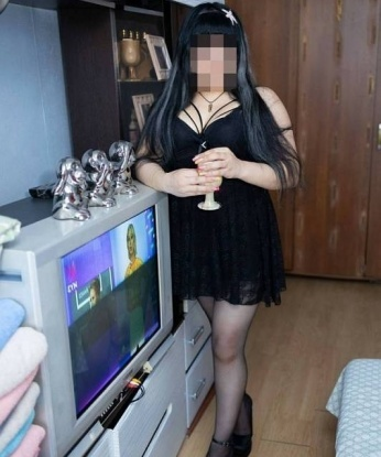 💋 Мои услуги разнообразны: я могу быть твоей страстной любовницей или нежной подругой на время. 💘 Со мной ты окунешься в мир наслаждения и релаксации. 😉
Мои возможности безграничны: от классического секса до фантазий и ролевых игр. 💫 Я открыта для экспериментов и готова погрузиться в твои самые сокровенные фантазии. 🔥
Обо мне говорят восхищенные отзывы - мои клиенты возвращаются ко мне снова и снова. ✨ У меня есть отличные фото, чтобы ты смог оценить мою привлекательность и шарм. 😍
Живу и принимаю в Москве, чтобы быть рядом с тобой в любой удобный момент. 🌸 Если ты ищешь настоящий интимный опыт и незабываемые встречи, то я именно то, что тебе нужно. 🌹 Жду тебя, чтобы воплотить твои самые смелые желания в реальность! 💫 Вероника